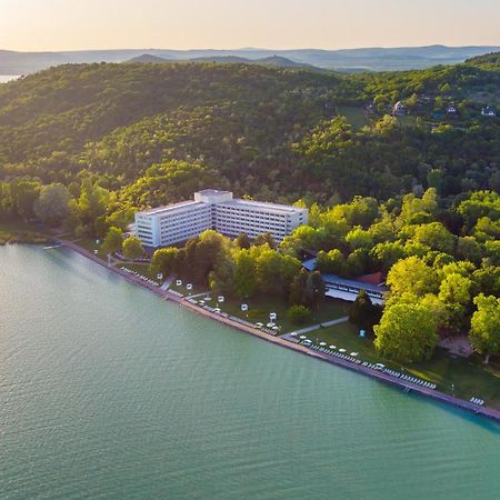Hotel Club Тихани Екстериор снимка