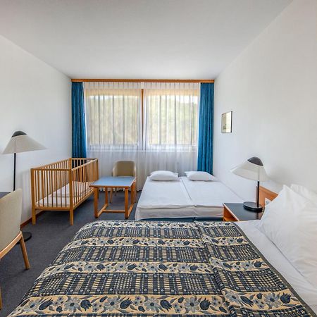 Hotel Club Тихани Екстериор снимка