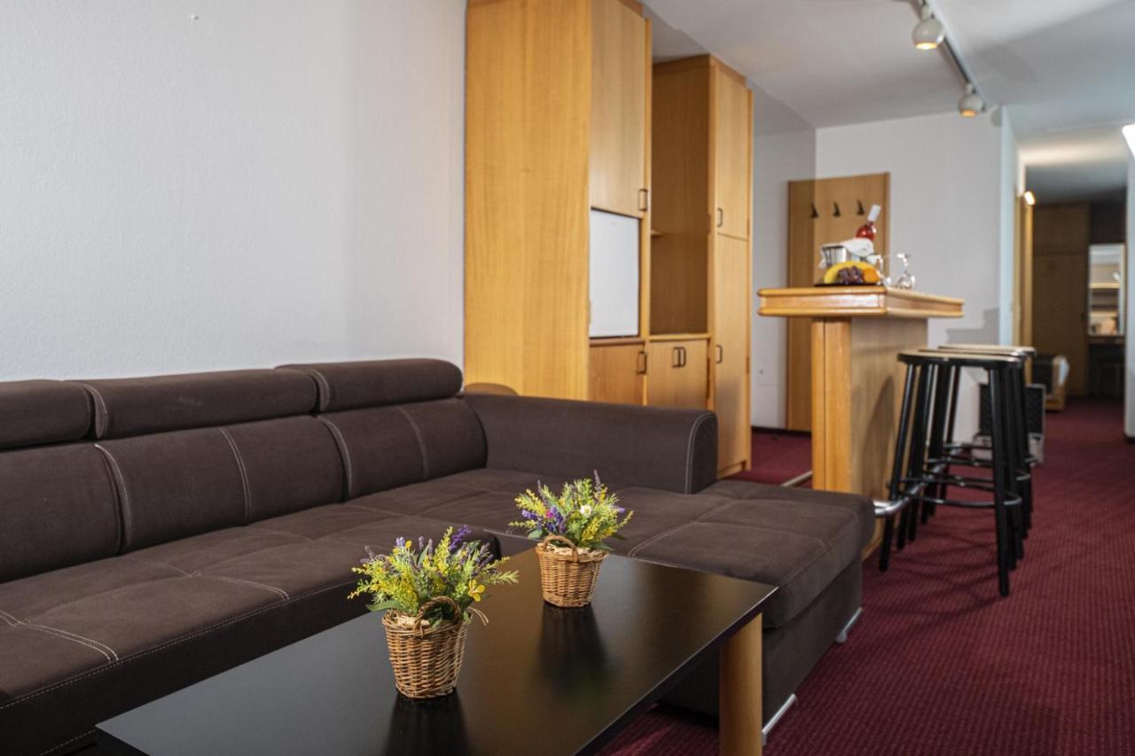 Hotel Club Тихани Екстериор снимка