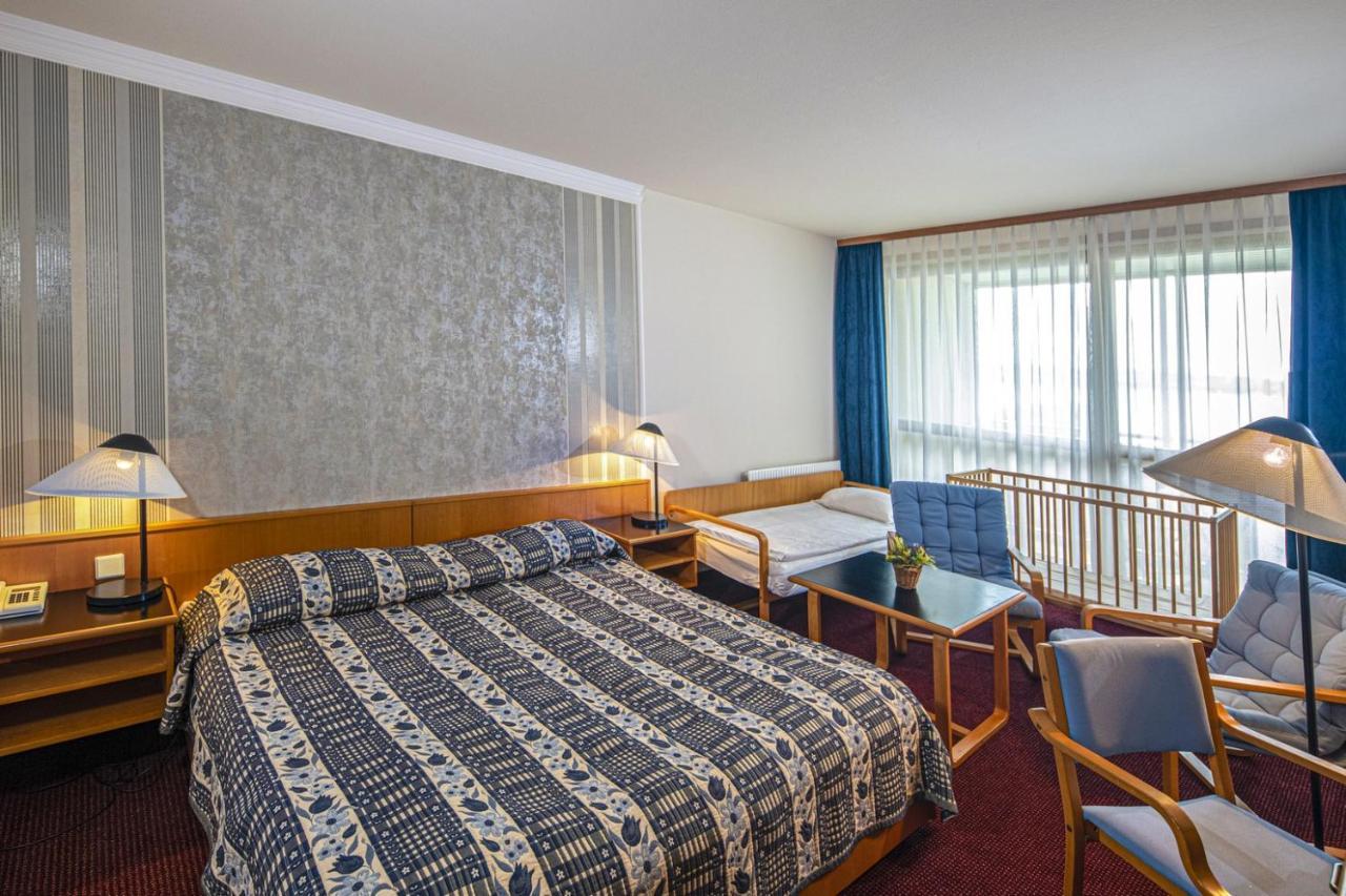 Hotel Club Тихани Екстериор снимка