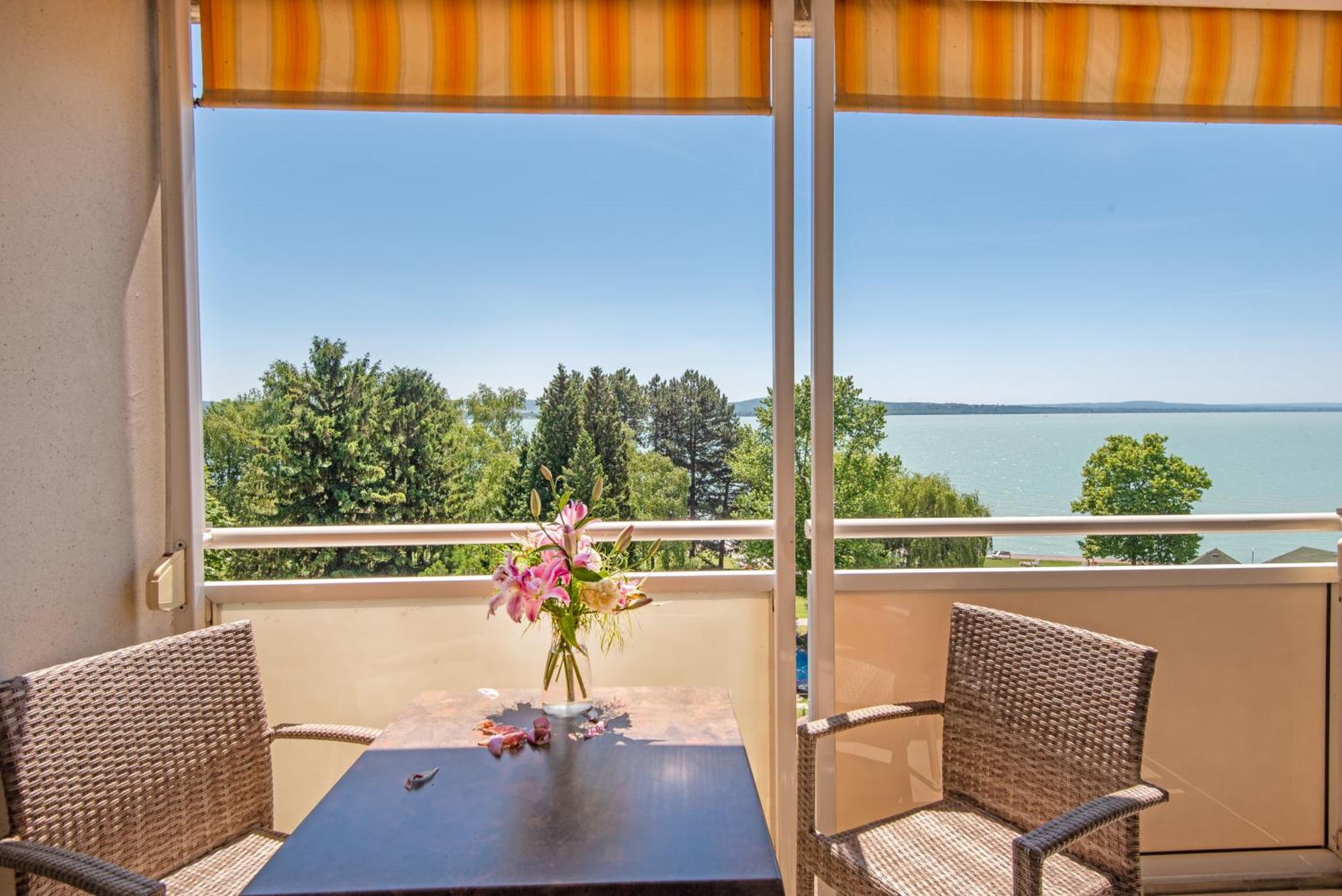 Hotel Club Тихани Екстериор снимка