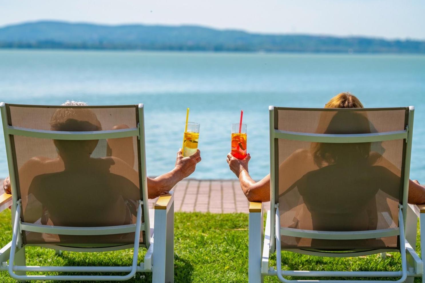 Hotel Club Тихани Екстериор снимка