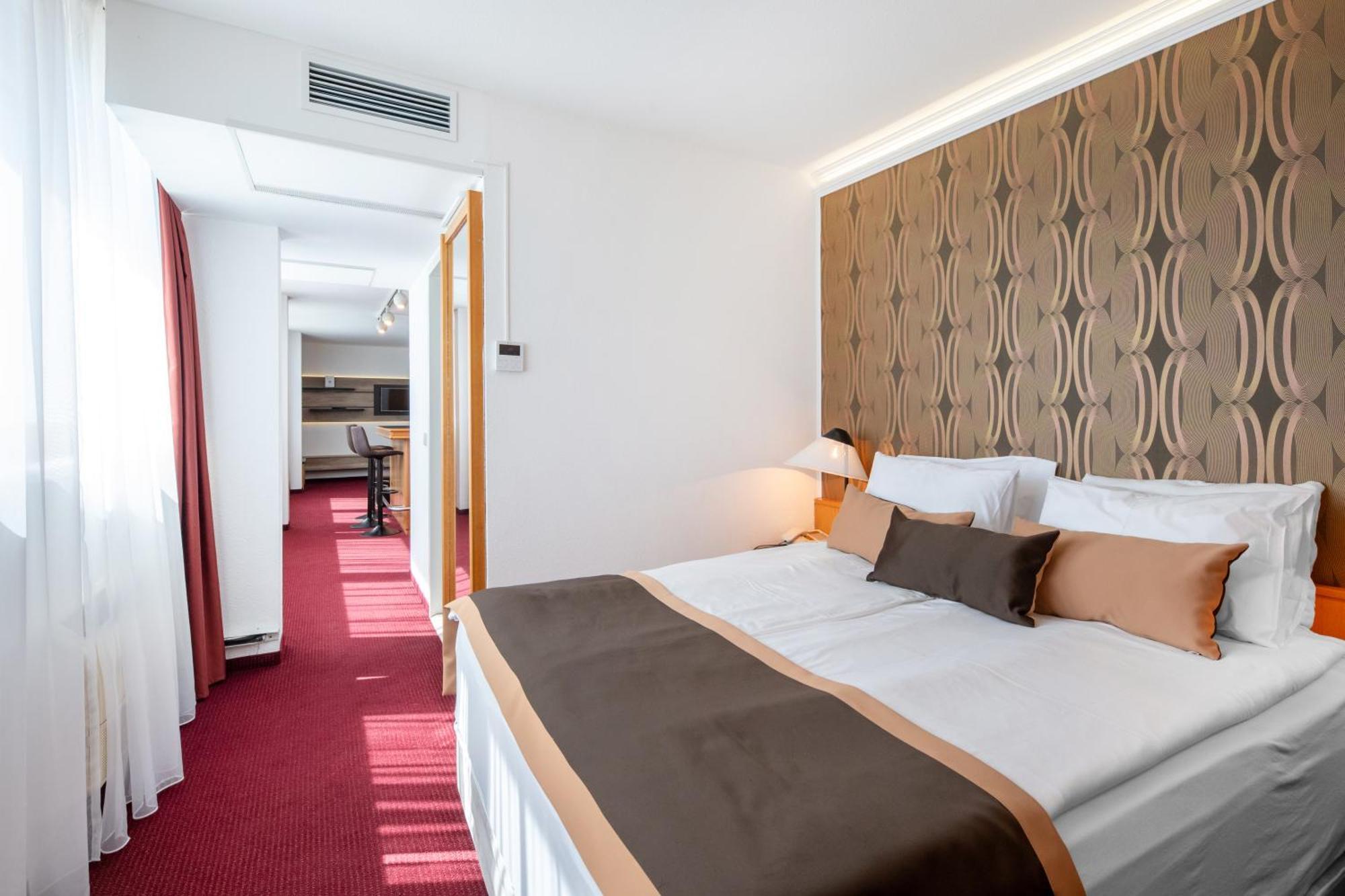 Hotel Club Тихани Екстериор снимка
