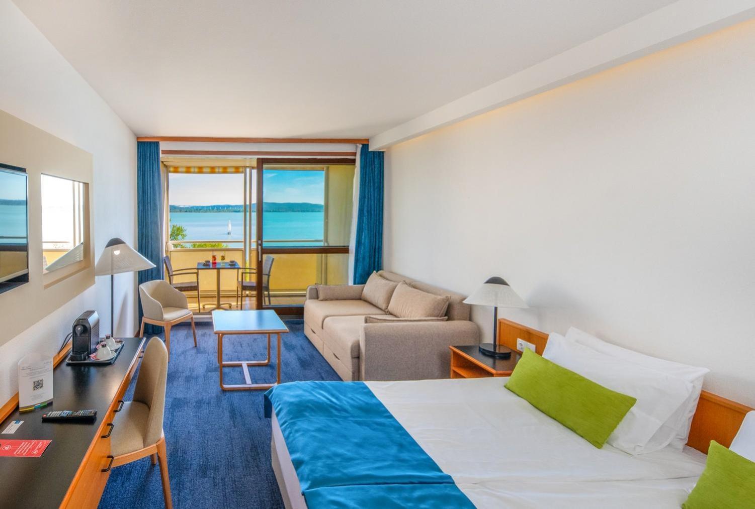 Hotel Club Тихани Екстериор снимка