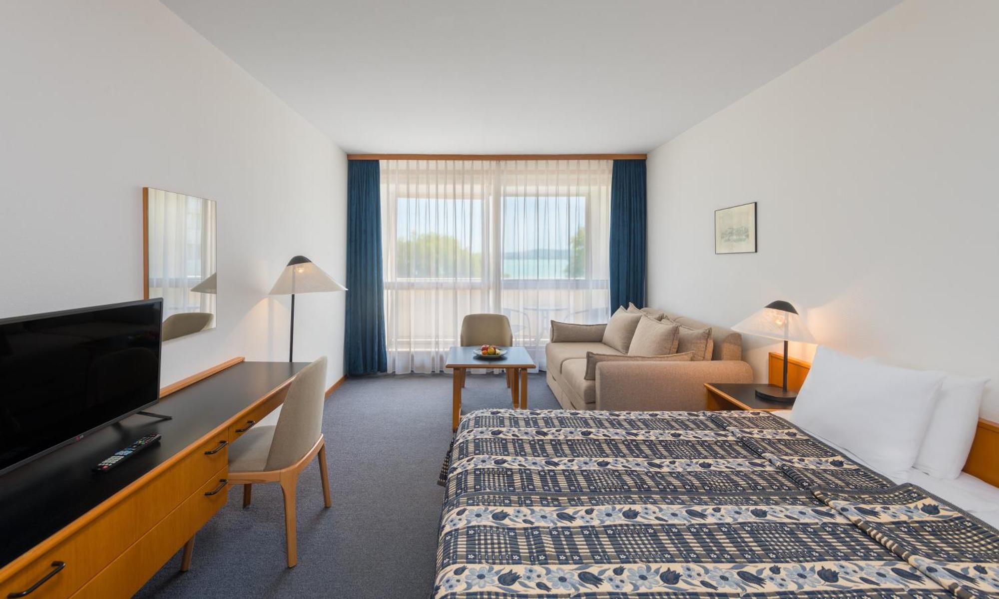Hotel Club Тихани Екстериор снимка