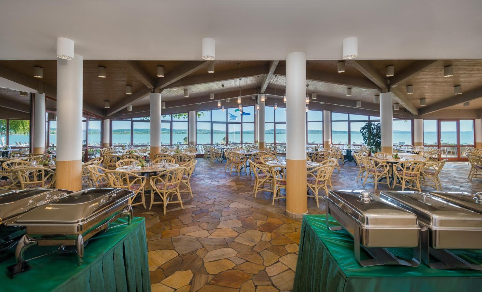 Hotel Club Тихани Екстериор снимка