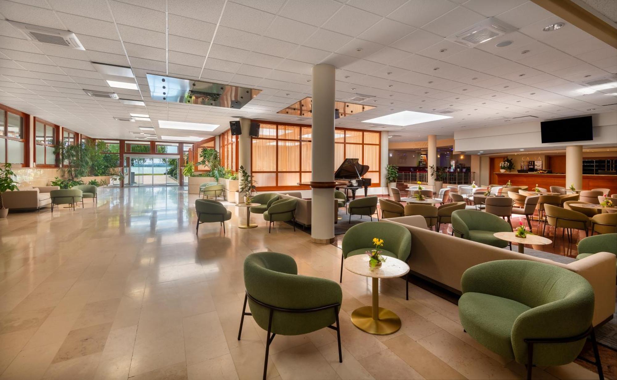 Hotel Club Тихани Екстериор снимка