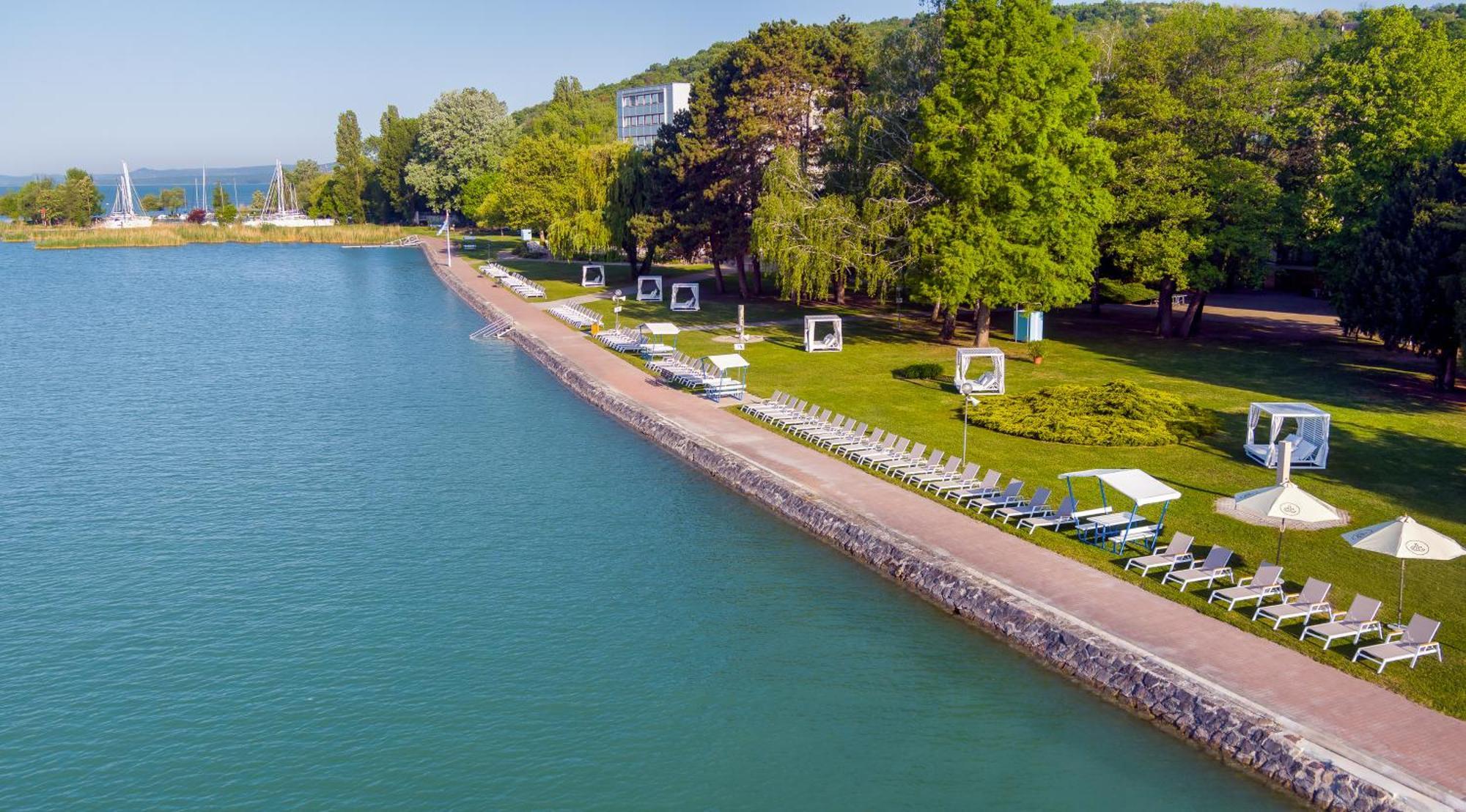 Hotel Club Тихани Екстериор снимка