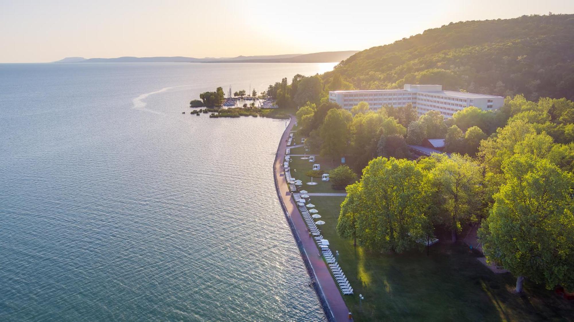 Hotel Club Тихани Екстериор снимка