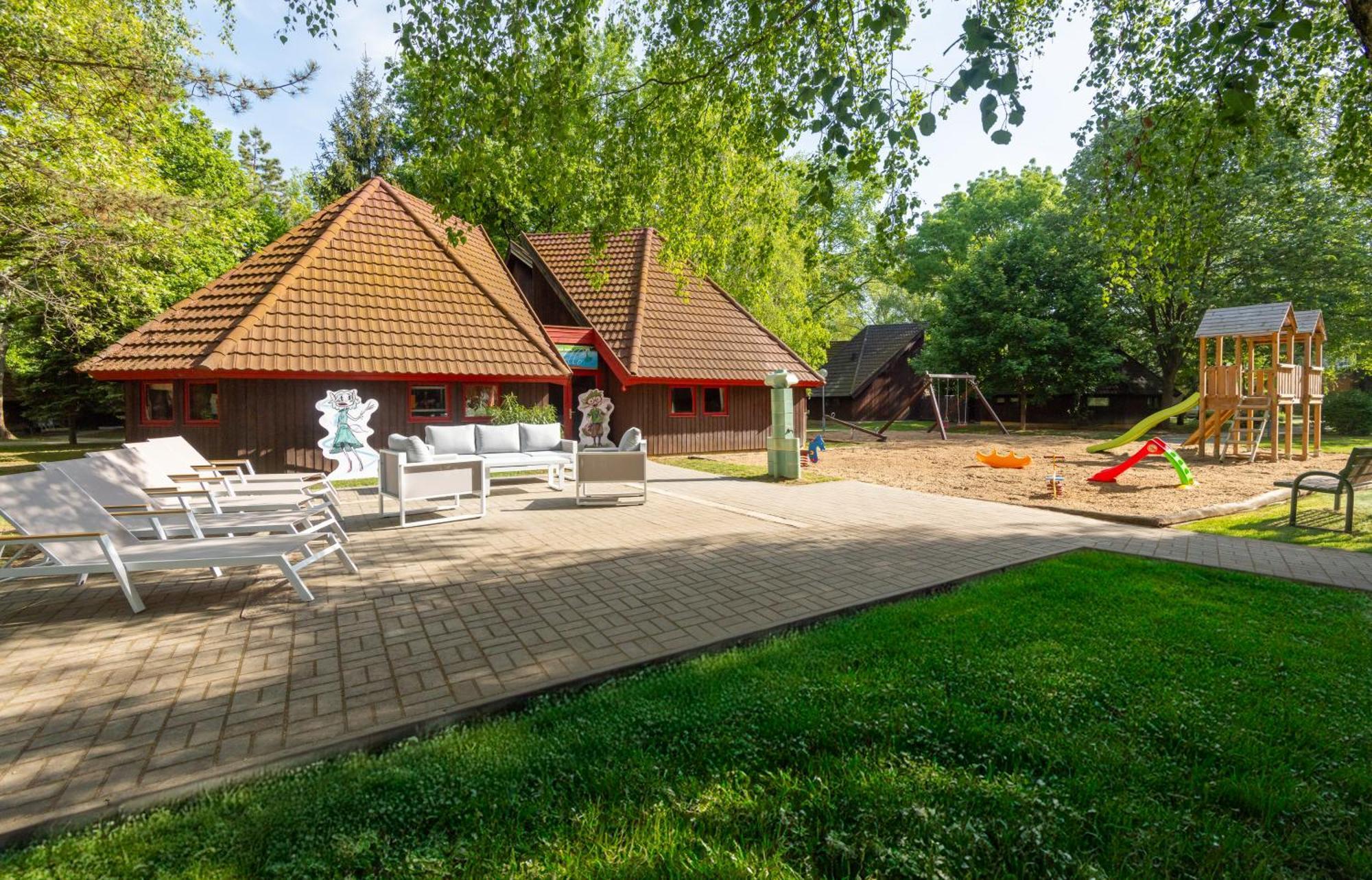 Hotel Club Тихани Екстериор снимка