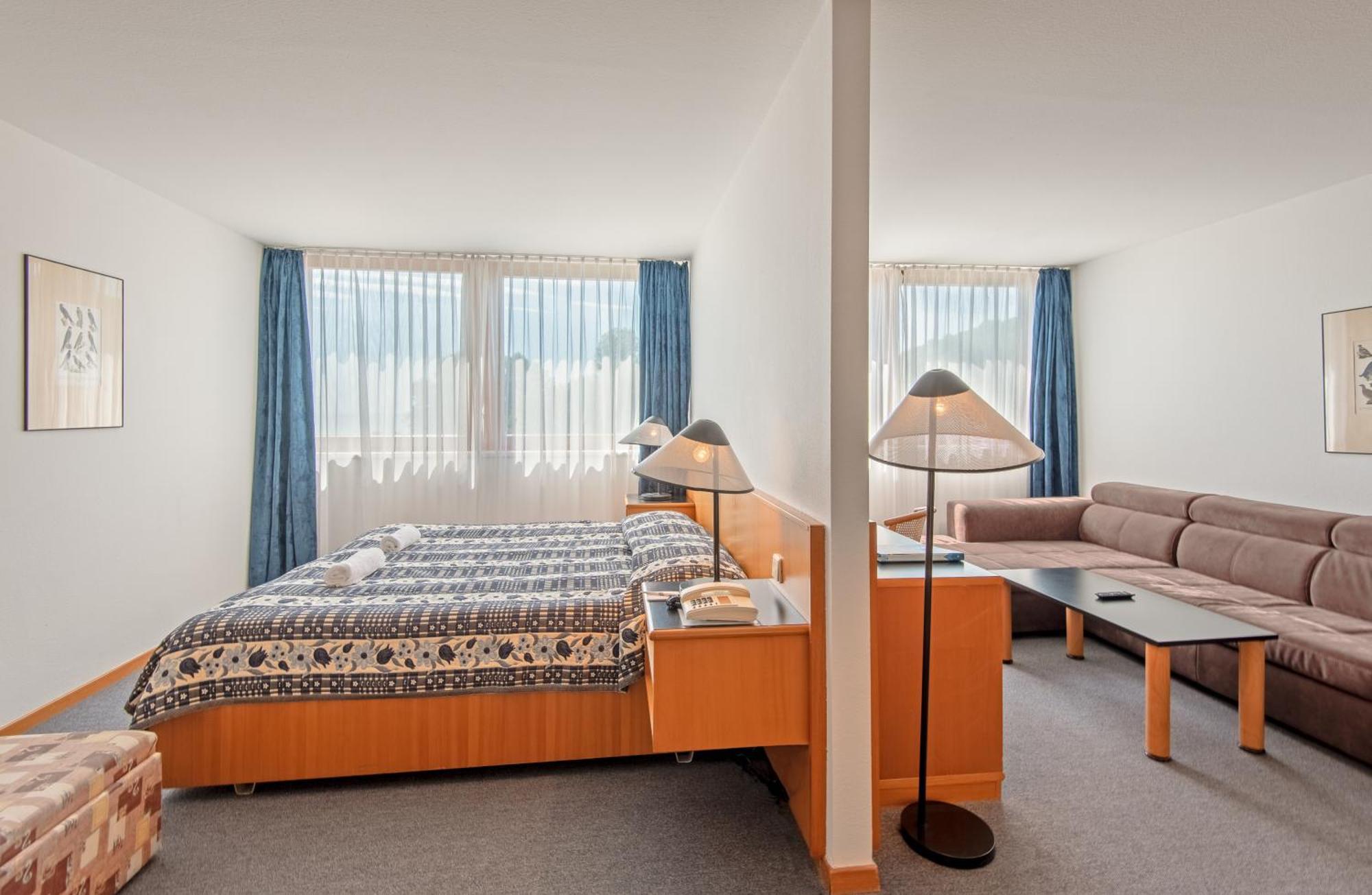 Hotel Club Тихани Екстериор снимка