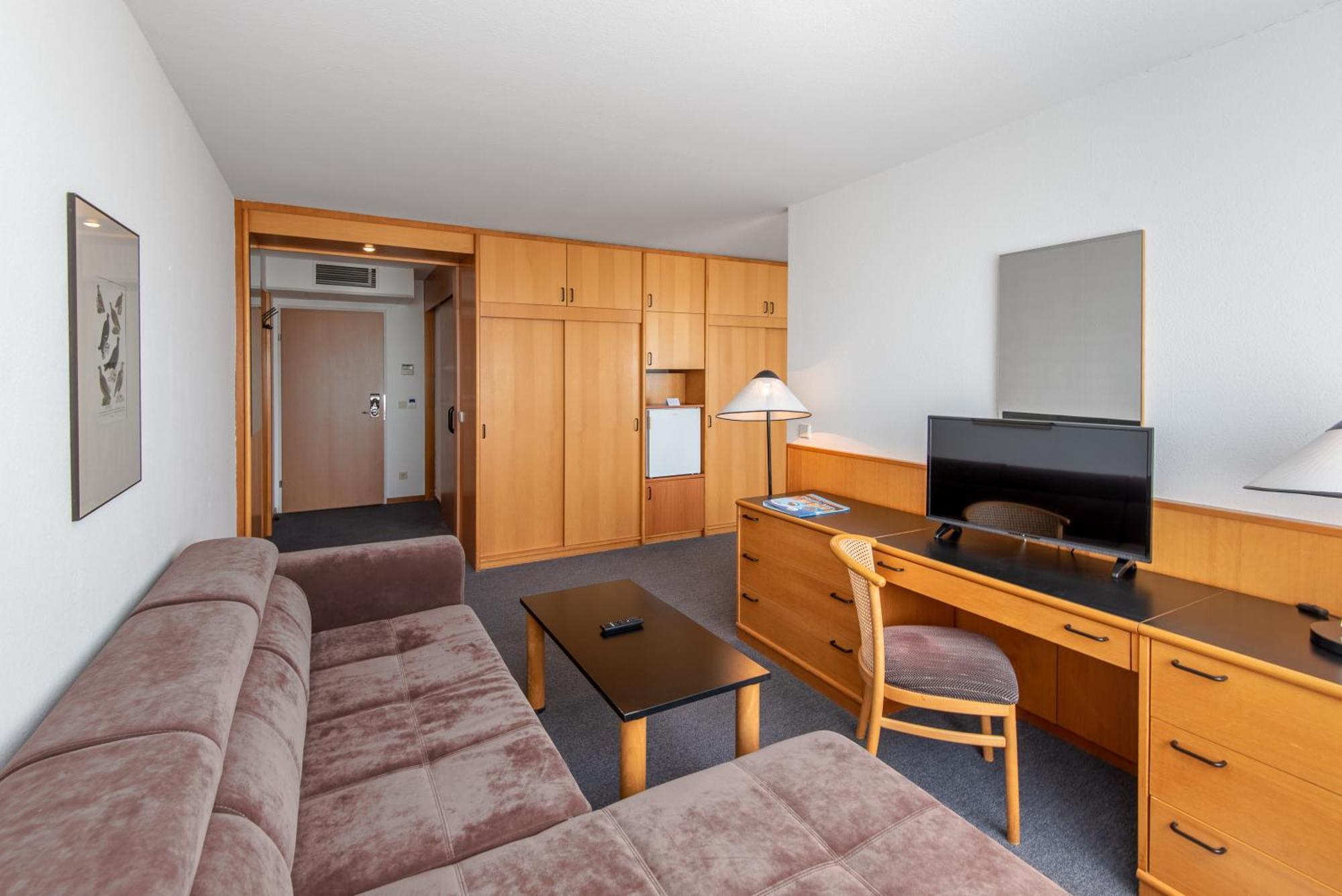 Hotel Club Тихани Екстериор снимка