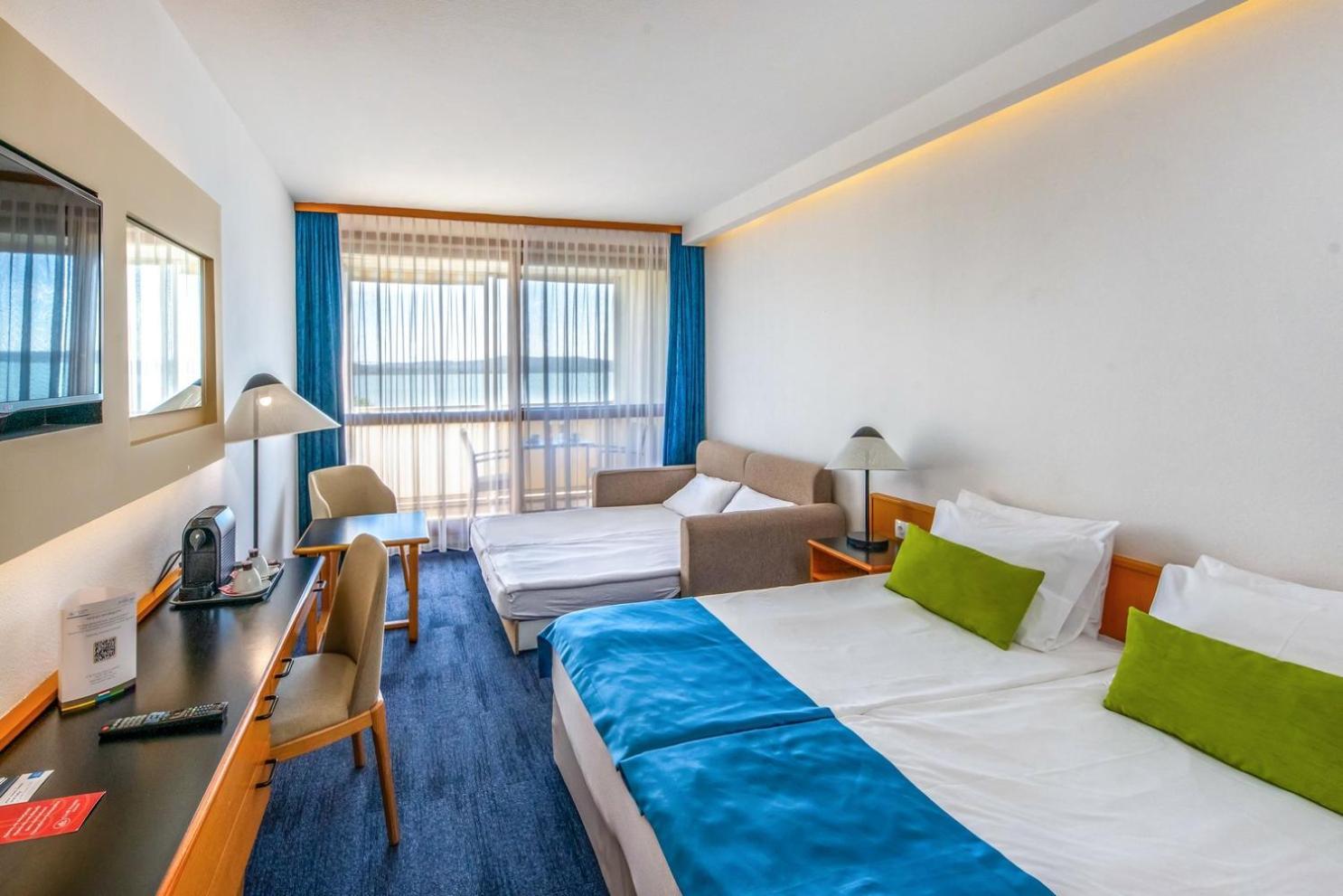 Hotel Club Тихани Екстериор снимка