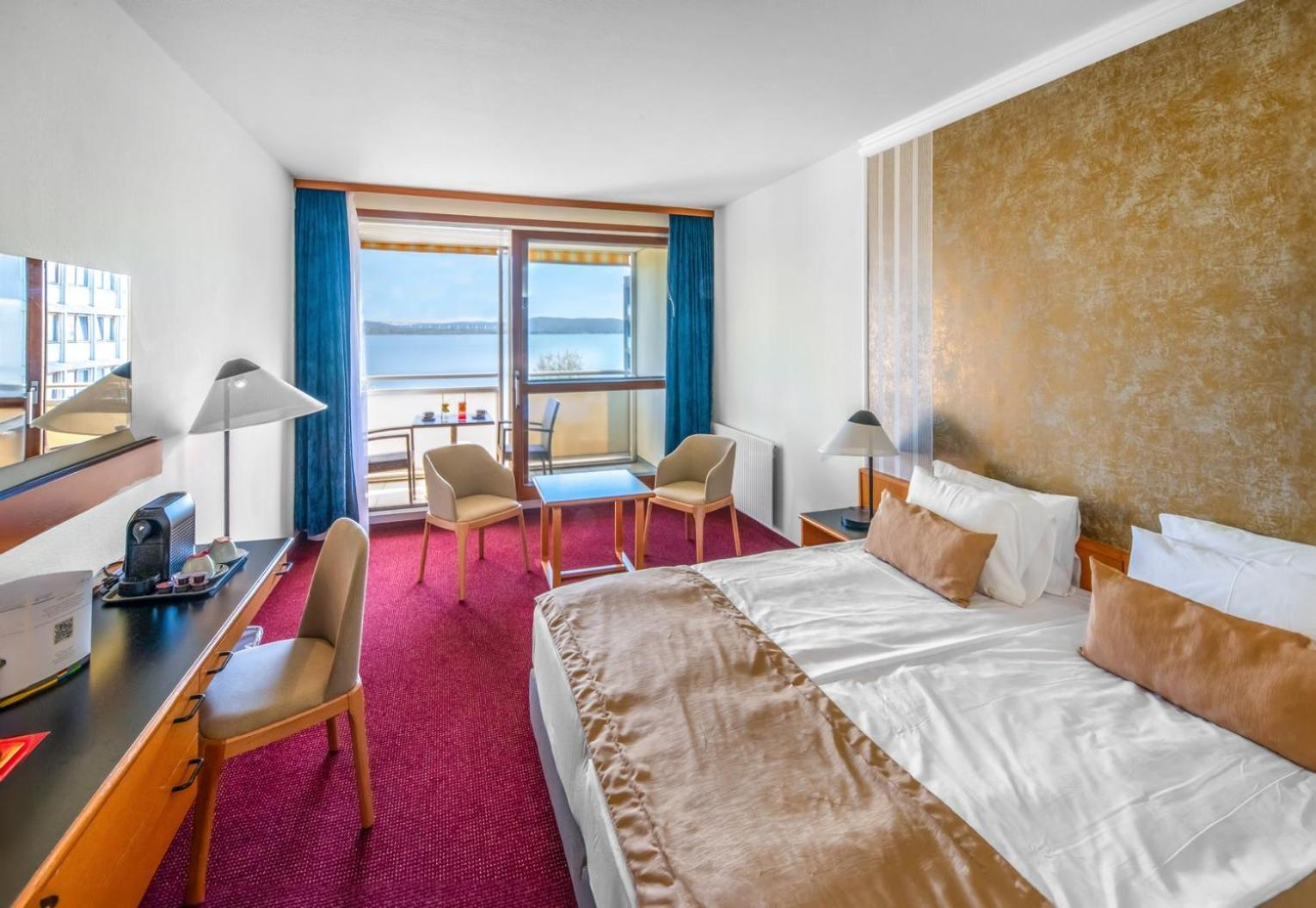 Hotel Club Тихани Екстериор снимка
