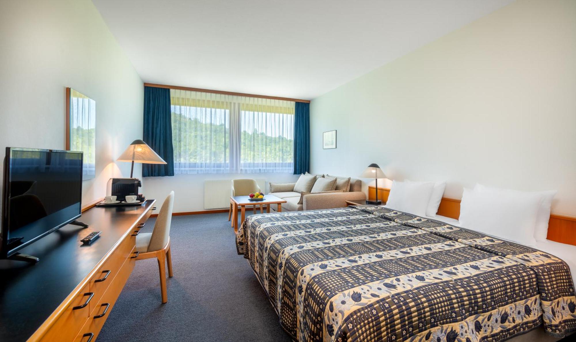 Hotel Club Тихани Екстериор снимка