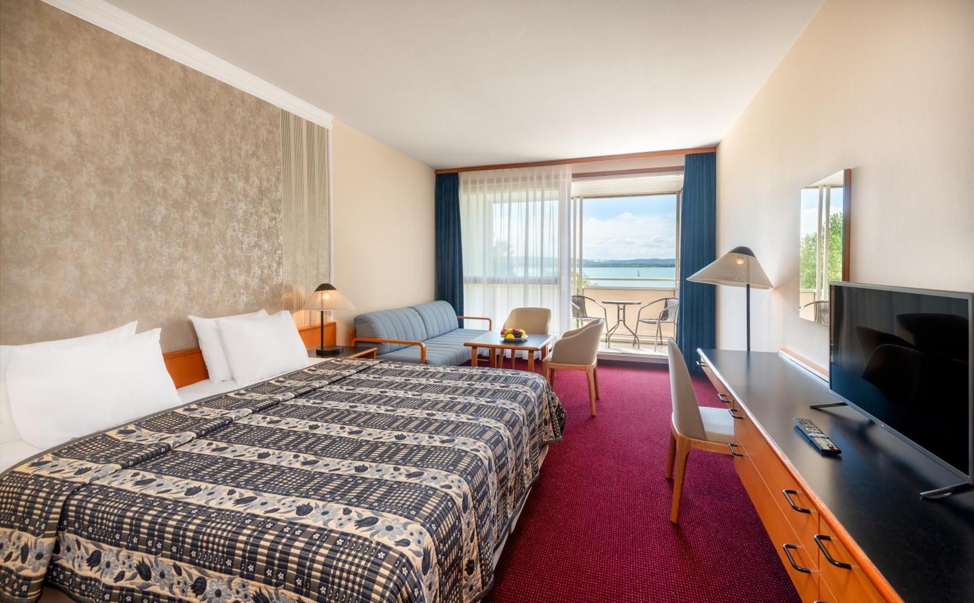 Hotel Club Тихани Екстериор снимка