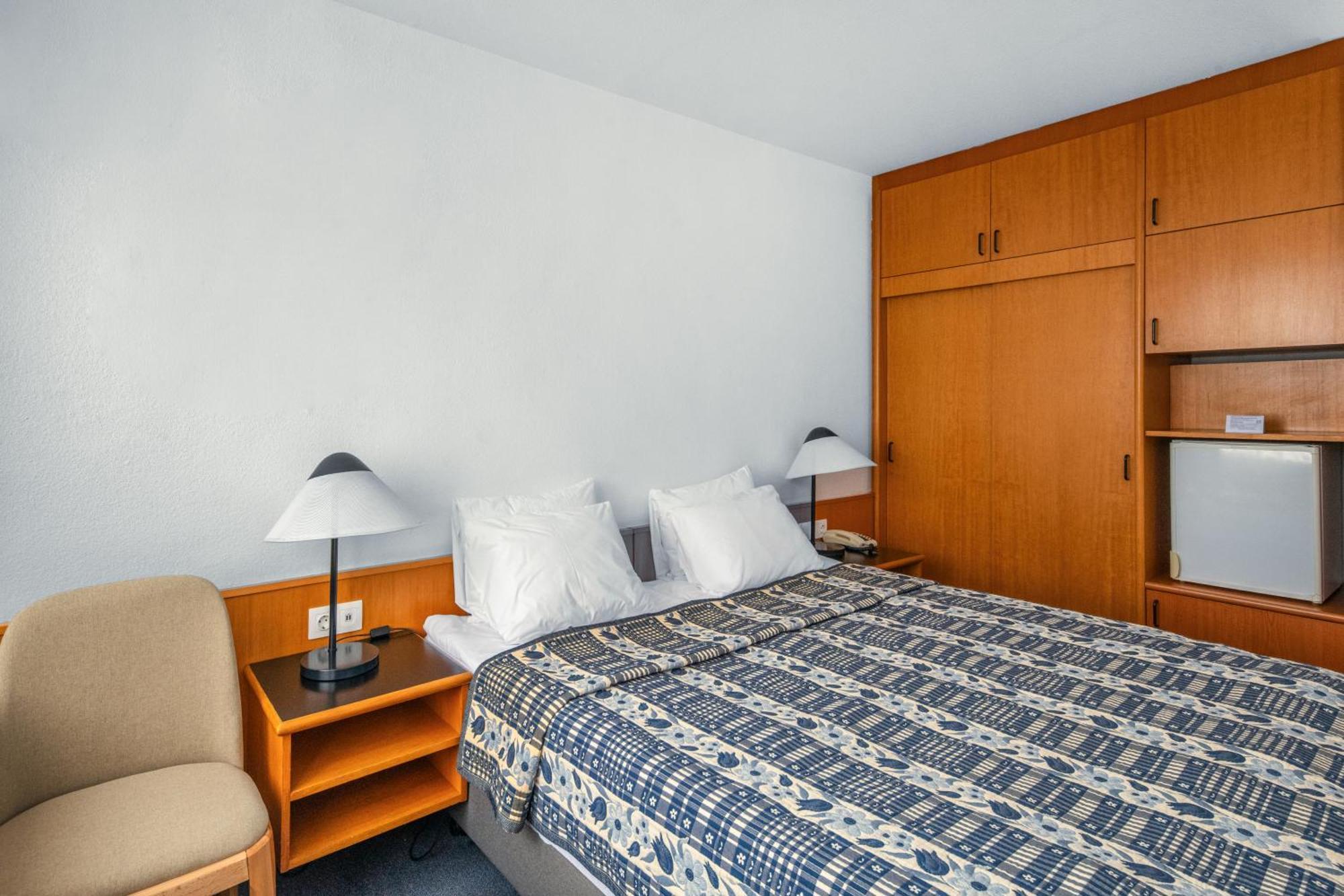 Hotel Club Тихани Екстериор снимка