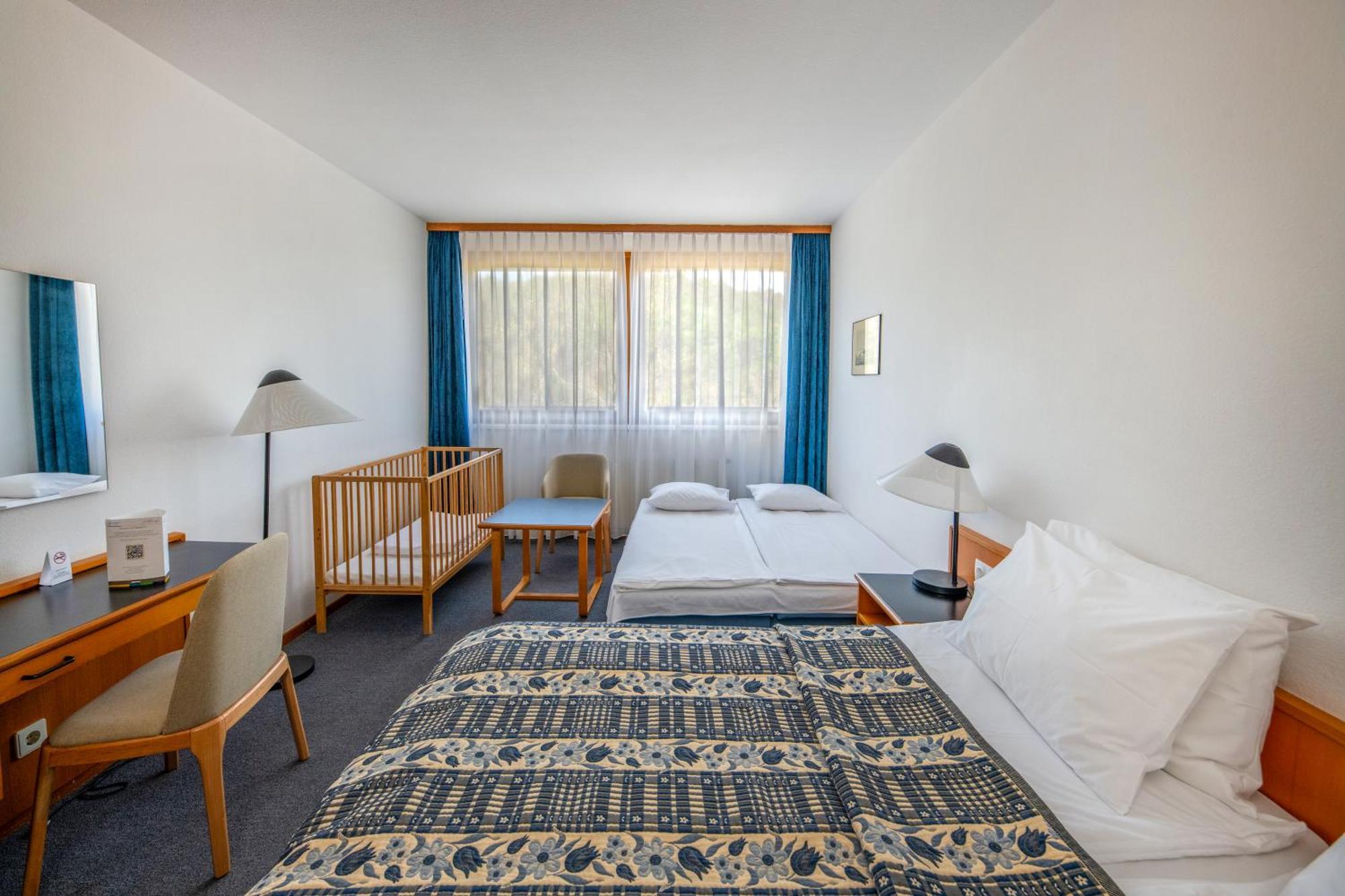 Hotel Club Тихани Екстериор снимка