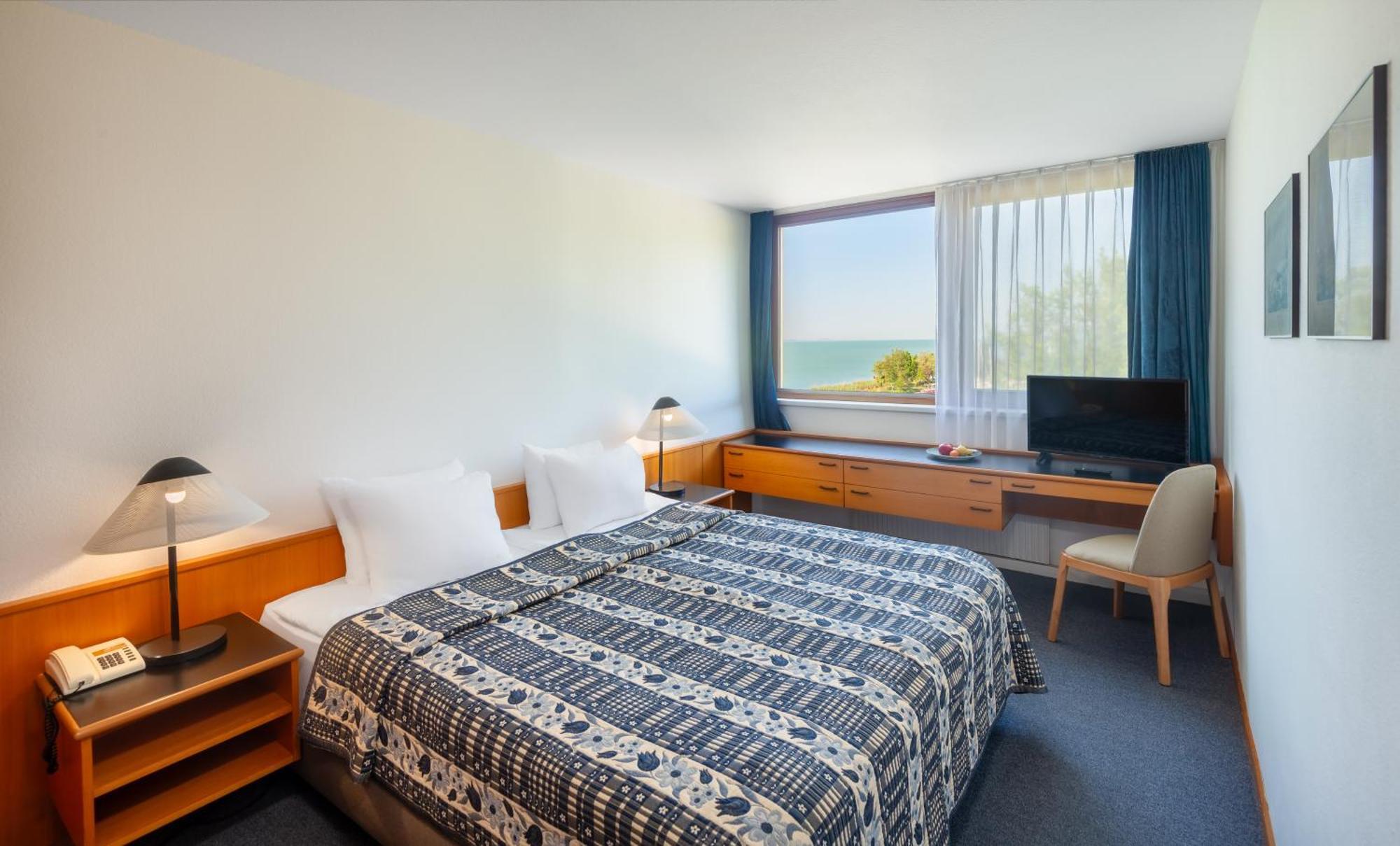 Hotel Club Тихани Екстериор снимка